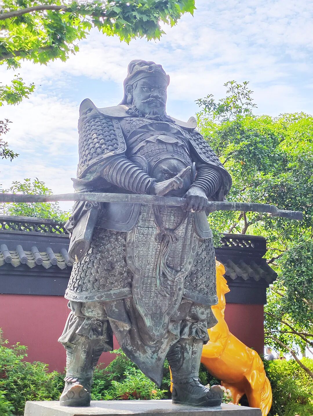 Estatua de Qian Liu, conocido como el “Rey Qian”
